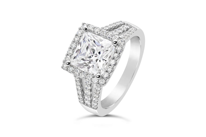 Diamond Halo Engagement Ring