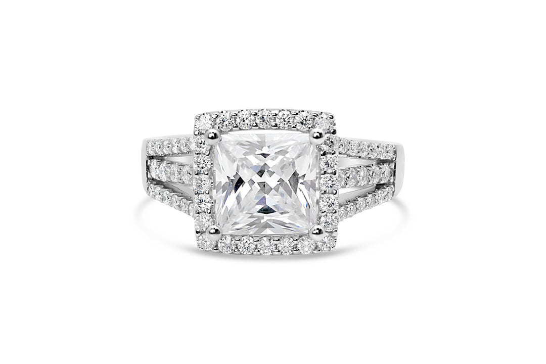 Diamond Halo Engagement Ring