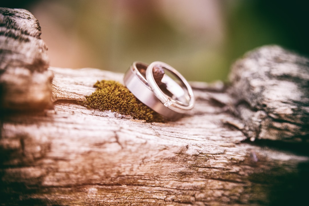 From 'I Do' to 'I Paid': Navigating Wedding Ring Set Financing with Confidence